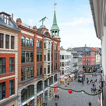 Leilighet Fantastic Four-bedroom Centrally Located With A Roof Terrace