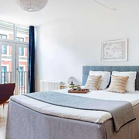 Fantastic Four-bedroom Centrally Located With A Roof Terrace 3*