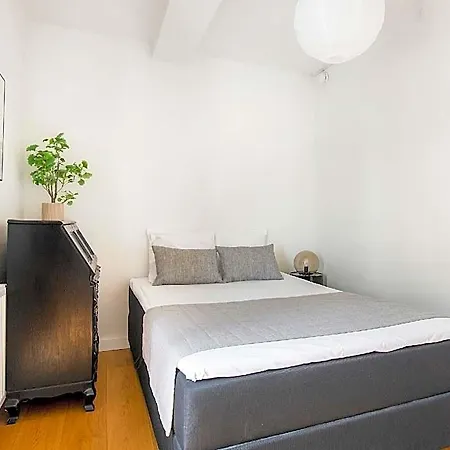 Hotel Fantastic Four-bedroom Centrally Located With A Roof Terrace 3*